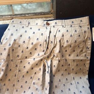 Izod Men's Skull Print Shorts - Blue on Cream